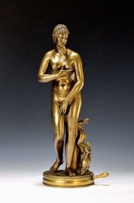 Skulptur, Frankreich, um 1900, Bronze, Darstellung eines antiken Aktes mit einem Fisch und zwei Kinderfiguren, H. ca. 35cm