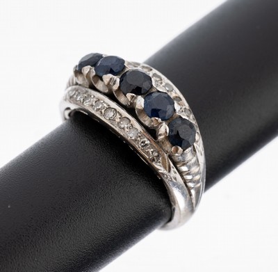 14 kt Gold Saphir-Diamant-Ring, WG 585/000,5 rundfacett. Saphire, seitl. mit kl. Diamantbesatz, RW 49, ca. 4.8 g