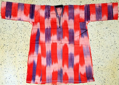 Antike"Ikat"Robe, Uzbekistan, um 1900, Seide, Männergrösse, EHZ: 3, (mehrere kleine Löcher)