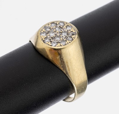 14 kt Gold Brillant-Ring, GG 585/000, schlicht, ovaler Ringkopf, 14 Brillanten zus. ca. 0.18 ct Weiß/si-p1, 1 Stein besch., RW 57, ca. 4.4 g