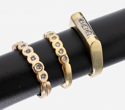 Konvolut 1 18 kt Gold und 2 14 kt Gold Diamant-Ringe, GG 750/000 und 585/000, 1 x GG 750/000, 6 Brillanten zus. ca. 0.03 ct Weiß/si-p1, RW 59, 1 x ...