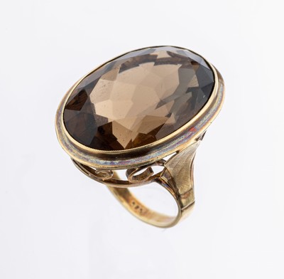 14 kt Gold Rauchquarz-Ring, 1950er Jahre, GG 585/000, ovalfacett. Rauchquarz ca. 32.0 ct, volutenförmige Unterkaderung, RW 55, ca. 11.4 g