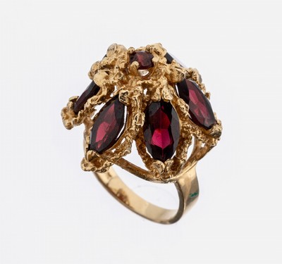 14 kt Gold Granat-Ring, GG 585/000, hoch aufgebauter Ringkopf, 6 Granat-Navettes und 1 rundfacett. Granat zus. ca. 12.0 ct, RW 53, ca. 9.9 g