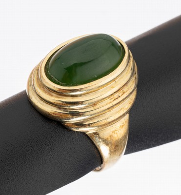 14 kt Gold Nephrit-Ring, GG 585/000, Nephrit-Cabochon, ca. 8.6 g, RW 55