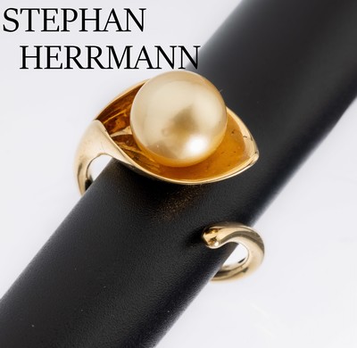 18 kt Gold Südseezuchtperl-Ring, RoseG 750/000, in Form einer Calla, mittig mit einergoldfarbene Perle, D. ca. 11 mm, mit schönem Lüster, ...