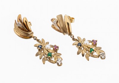 Paar 8 kt Gold Smaragd-Saphir-Rubin-Diamant- Ohrstecker, GG 333/000, florale Gestaltung,fein grav., mit kl. Farbstein- und Diamantbesatz, L. ca. 3.5 ...