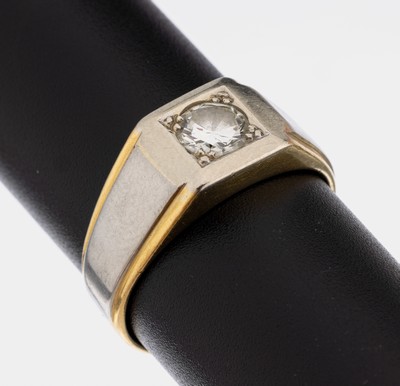 18 kt Gold Brillant-Ring, GG /WG 750/000, Brillant ca. 0.65 ct l.get.Weiß/si, ca. 8.6 g,RW 59, Meistermarke unged.