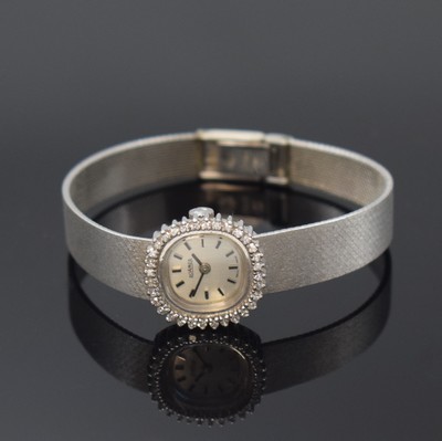 ROAMER Damenarmbanduhr in WG 585/000 mit Diamantlünette, Handaufzug, Schweiz um 1970, Boden aufgedr., Milanaiseband, silb. Zifferbl. m. aufgel. ...