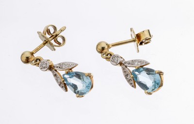 Paar 14 kt Gold Aquamarin-Diamant-Ohrstecker, GG/WG 585/000, 2 facett. Aquamarintropfen zus. ca. 0.80 ct, Diamanten zus. ca. 0.06 ct Weiß/vs, ca. ...