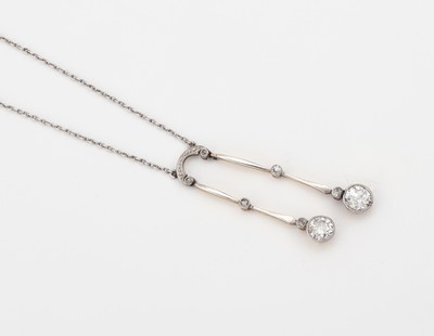 14 kt Gold und Platin Jugendstil Diamant- Collier, um 1900, GG 585/000, bewegl. Abhängung mit 2 Altschliffdiamanten zus. ca. 0.60 ct ...