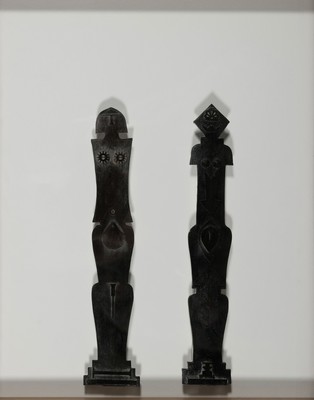 Jochen Winckler, 1938 Breslau-2023 Königsfeld im Schwarzwald, Ohne Titel, Paar, Metall Skulpturen, H. je ca. 20cm, im Objektkasten ca. 33x27cm