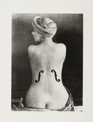 Man Ray, 1890 Philadelphia-1976 Paris, Le Violin d'Ingres, Edition griffelkunst 1991-92, Blattmaß ca. 30.5x24cm, u.Gl., R. ca. 48x38cm