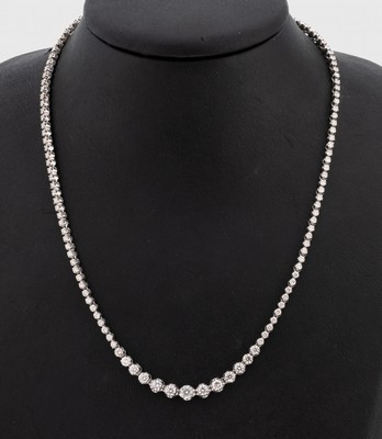 8 kt Gold Brillant-Collier, WG 333/000 gepr., 140 Brillanten in Verlauf zus. ca. 4.20ct Weiß/si, L. ca. 43 cm, Kastenschloss mit Sicherheitsacht, ...