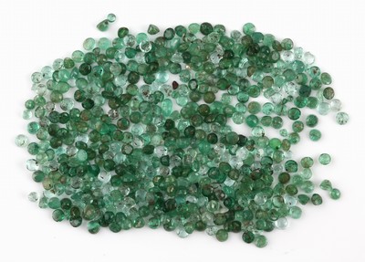 Lot lose Smaragde, zus. ca. 27.59 ct, rundfacett., versch. Größen und Farbnuancen, Ausfassware