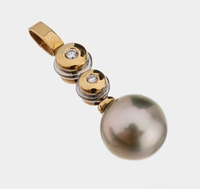18 kt Gold Brillant-Perl-Anhänger, GG/WG 750/000, in sich bewegl., 2 Brillanten zus. ca. 0.07 ct Weiß/si, 1 Tahitizuchtperle, D. ca. 11.4 mm, L. ...