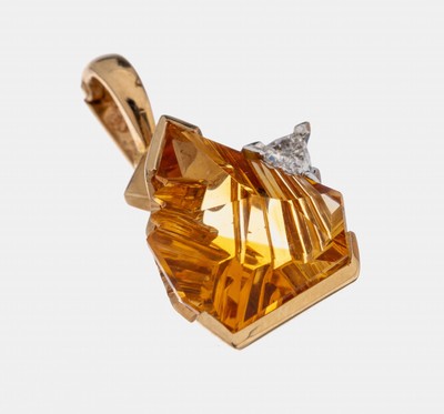 14 kt Gold Citrin-Diamant-Clipanhänger, GG/WG 585/000, Citrin im Fantasieschliff ca. 5.00 ct, 1 Diamant-Triangel ca. 0.15 ct feinesWeiß/si, ca. ...