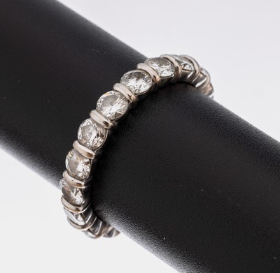 18 kt Gold Brillant-Ring, WG 750/000, 14 Brillanten zus. ca. 1.96 ct grav. Weiß/si, RW 57, ca. 4.3 g, Tragespuren