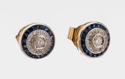 Paar 14 kt Gold Diamant-Saphir-Ohrstecker, GG/WG 585/000, rund, schauseitig WG, 2 Brillanten und 32 8/8-Diamanten zus. ca. 0.36 ct Weiß/si-p, 34 ...