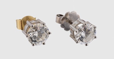 Paar 14 kt Gold Brillant-Ohrstecker, WG 585/000 gepr., 2 Brillanten zus. ca. 1.80 ct 1x l.get.Weiß/si2, 1x Weiß/si1, 1 Brisur GG, 1 Brisur WG