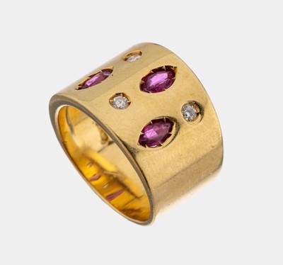 18 kt Gold Rubin-Brillant-Ring, GG 750/000,breite Ringschiene, 4 Rubin-Navettes zus. ca. 0.70 ct, 4 Brillanten zus. ca. 0.12 ct Weiß/si, RW 54, ca. ...