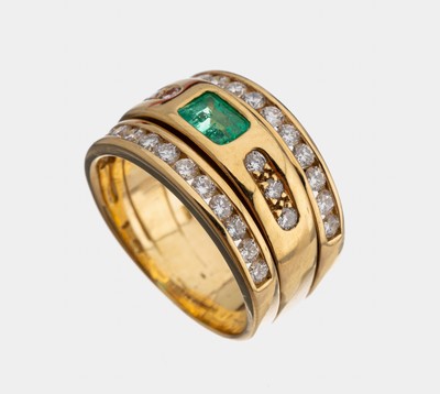 18 kt Gold Smaragd-Brillant-Ring, GG 750/000 gepr., 1 Smaragd im Emerald Cut ca. 0.20 ct, 32 Brillanten zus. ca. 0.12 ct Weiß/si, RW 50, ca. 10.1 ...