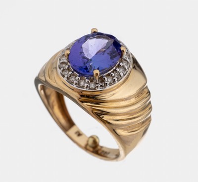 14 kt Gold Tansanit-Brillant-Ring, GG 585/000, mittig erhaben gefasster ovalfacett. Tansanit ca. 1.70 ct, umgeben von 20 Brillanten zus. ca. 0.18 ct ...