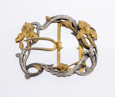 Gürtelschließe, Frankreich um 1900, Metall teilverg., reiner Jugendstil, mit floralen Elementen, ca. 8 x 6.5 cm, Meistermarke unged.