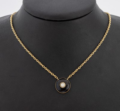 14 kt Gold Onyx-Perl-Collier, GG 585/000, rundes Mittelteil mit Onyxeinlage und kl. Zuchtperlen, L. ca. 40 cm, Federringschließe, ca. 9.6 g