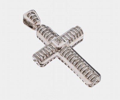 14 kt Gold Diamant-Kreuzanhänger, WG 585/000, ca. 271 Diamantbaguettes und -trapezeund 4 Brillanten zus. ca. 1.80 ct Weiß- get.Weiß/p3, ca. 6.6 x ...