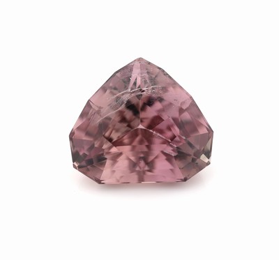 Loser pinkfarbener Diaspor, ca. 9.8 ct, facett. Trillantschliff, ca. 14.6 x 12.8 x 8.1mm