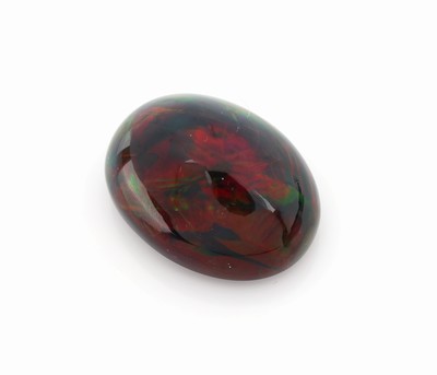 Loser Schwarzopal, 20.21 ct, ovaler Cabochon, intensives Farbspiel in rot, gelb und grün, mit GIA-Expertise