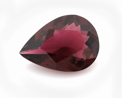 Loser Rubellit ca. 8.5 ct, Tropfen im Kissenschliff, Purblish Red, ca. 17.5 x 12.6 x6.8 mm