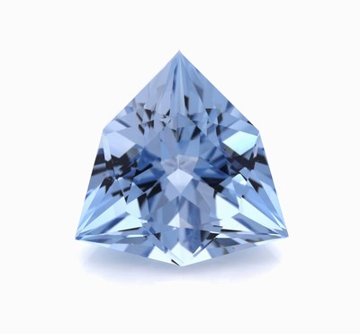 Loser Aquamarin ca. 39.81 ct, facett. Trillant-schliff, 23.46 x 23.37 x 16.03 mm, von schöner Farbe, beh., mit AIG Expertise