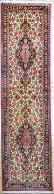 Ghom Kork, Persien, Ende 20.Jhd, Korkwolle,ca. 300 x 80 cm, gereinigt, EHZ: 2, (Mottenfraß am Rand)