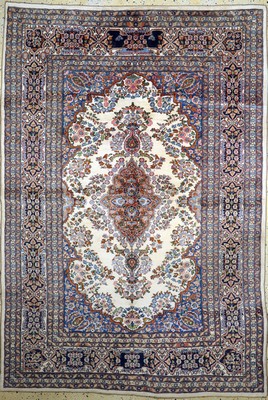 Lahor Kork fein, Pakistan, Mitte 20.Jhd, Korkwolle, ca. 265 x 183 cm, gereinigt, EHZ: 2