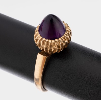 14 kt Gold Amethyst-Ring, GG 585/000, runder hoher Amethyst-Cabochon, RW 61, ca. 9.1g