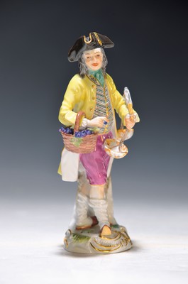 Porzellanfigur, Meissen, 20. Jh., 1. Wahl, Mann mit Traubenkorb und Waage, bunt bemalt, Goldstaffage, H. ca. 14cm