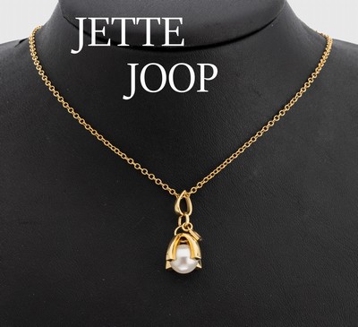18 kt Gold JETTE JOOP Akoyazuchtperl-Anhänger an Kette, GG 750/000, Perle, D. ca. 8.9 mm,Öse mit JJ Emblem, Kettenl. ca. 42 - 46 cm, durch ...