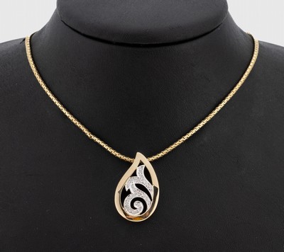 14 kt Gold Brillant-Anhänger, GG/WG 585/000, tropfenf. Anhänger, innen mit in WG gefassten Brillanten zus. ca. 0.12 ct (grav.) Weiß/si, an Kette ...