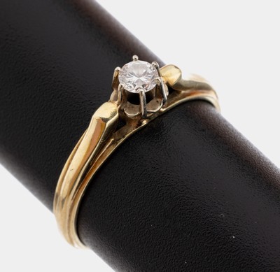 14 kt Gold Brillant-Ring, GG/WG 585/000, Brillant in WG gefasst ca. 0.10 ct Weiß/si, RW54, ca. 2.2 g