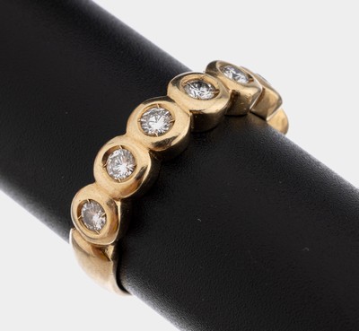 14 kt Gold Brillant-Ring, GG 585/000, bes. mit 7 Brillanten zus. ca. 0.50 ct Weiß/vs-si, ca. 4.4 g, RW 60.5
