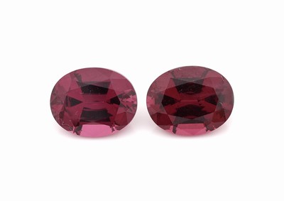 Lot 2 lose Granate, zus. ca. 6.28 ct, ovalfacett.