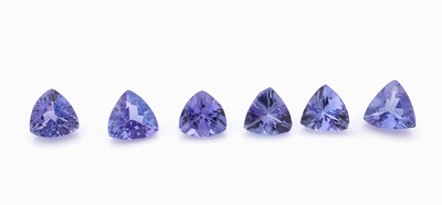 Lot 6 lose Tansanite, zus. ca. 2.99 ct, facett. Triangeln