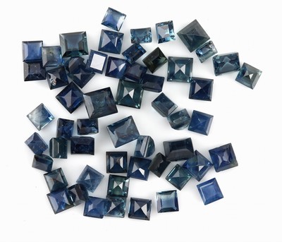 Lot lose Saphire, zus. ca. 11.83 ct, Carrees in versch. Größen und Farbnuancen, Ausfassware