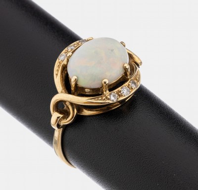 14 kt Gold Opal-Brillant-Ring, GG 585/000, ovaler Opal-Cabochon, 6 kl. Brillanten, RW 52,ca. 2.9 g