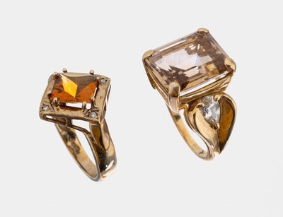 Konvolut 2 9 kt Gold Farbstein-Ringe, GG 375/000, 1 x RW 53, mit Rauchquarz im Treppenschliff, 1 x RW 54, mit facett. Citrin,ca. 11.2 g