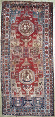Antiker Schirwan, Kaukasus, um 1900, Wolle auf Wolle, ca. 340 x 160 cm, EHZ: 3, (alte Restaurierungen)