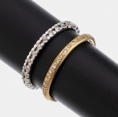 18 kt Gold Konvolut 2 Brillant-Ringe, best.aus: 1 x WG Ring mit 25 Brillanten zus. ca. 0.12 ct Weiß/si, RW 50, 1 x GG Ring mit 35 Brillanten zus. ...