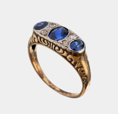 14 kt Gold Saphir-Diamant-Ring, um 1920, GG/WG 585/000 gepr., 3 ovalfacett. Saphire zus. ca. 0.60 ct, 4 8/8-Diamanten zus. ca. 0.04 ct Weiß/p, RW ...
