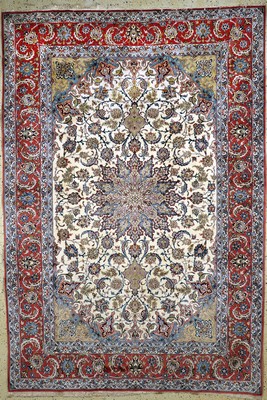 Esfahan fein, Persien, Ende 20.Jhd, Korkwolle mit und auf Seide, ca. 298 x 205 cm,EHZ: 2